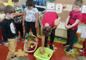 eksperymenty z jabłkami
