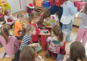 otwieranie upominków