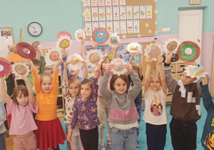 równie słodkie papierowe pączki Papużek