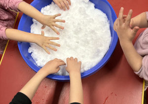 poznajemy właściwości śniegu