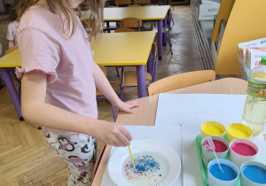 doświadzcenie z mlekiem i olejem